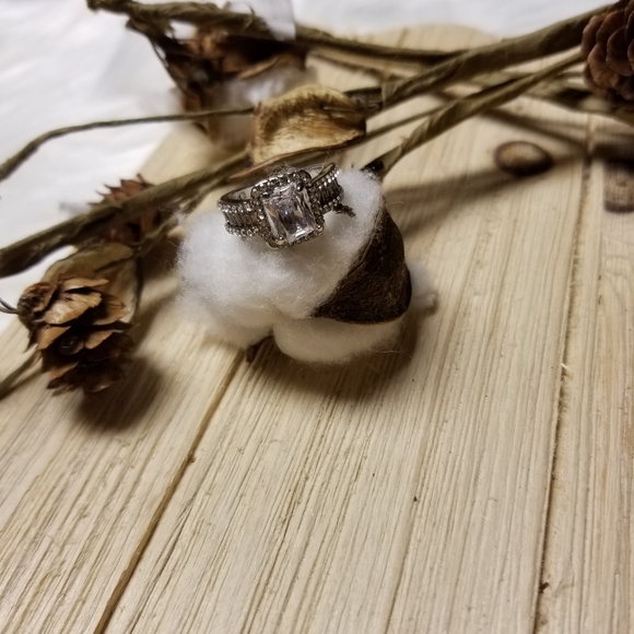 💍💍Exquisite Natural White Sapphire Emerald Cut Ring💍💍 - Picture 5 of 10